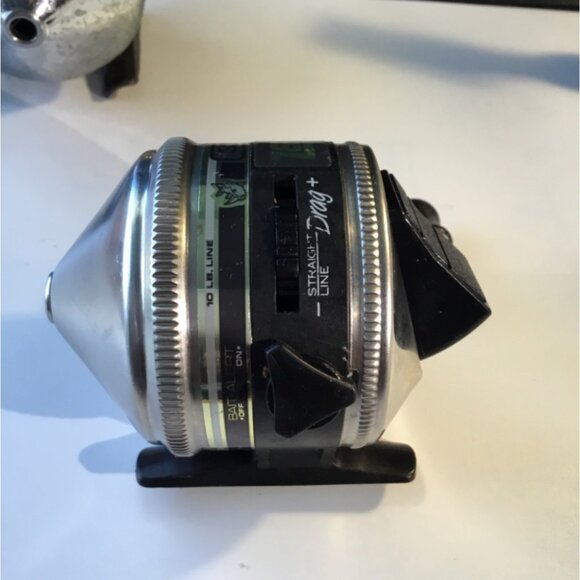 Lot of 3 Zebco Fishing Reels 33, 404 and a shimano 2500 fx Vintage - Picture 4 of 12